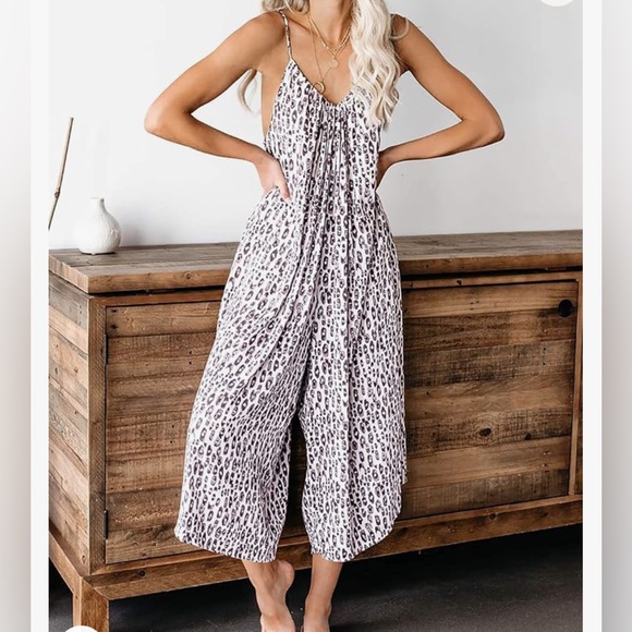 NWOT Women’s Sexy Sleeveless Leopard Romper 100% Polyester Size M purple& white - Picture 3 of 4